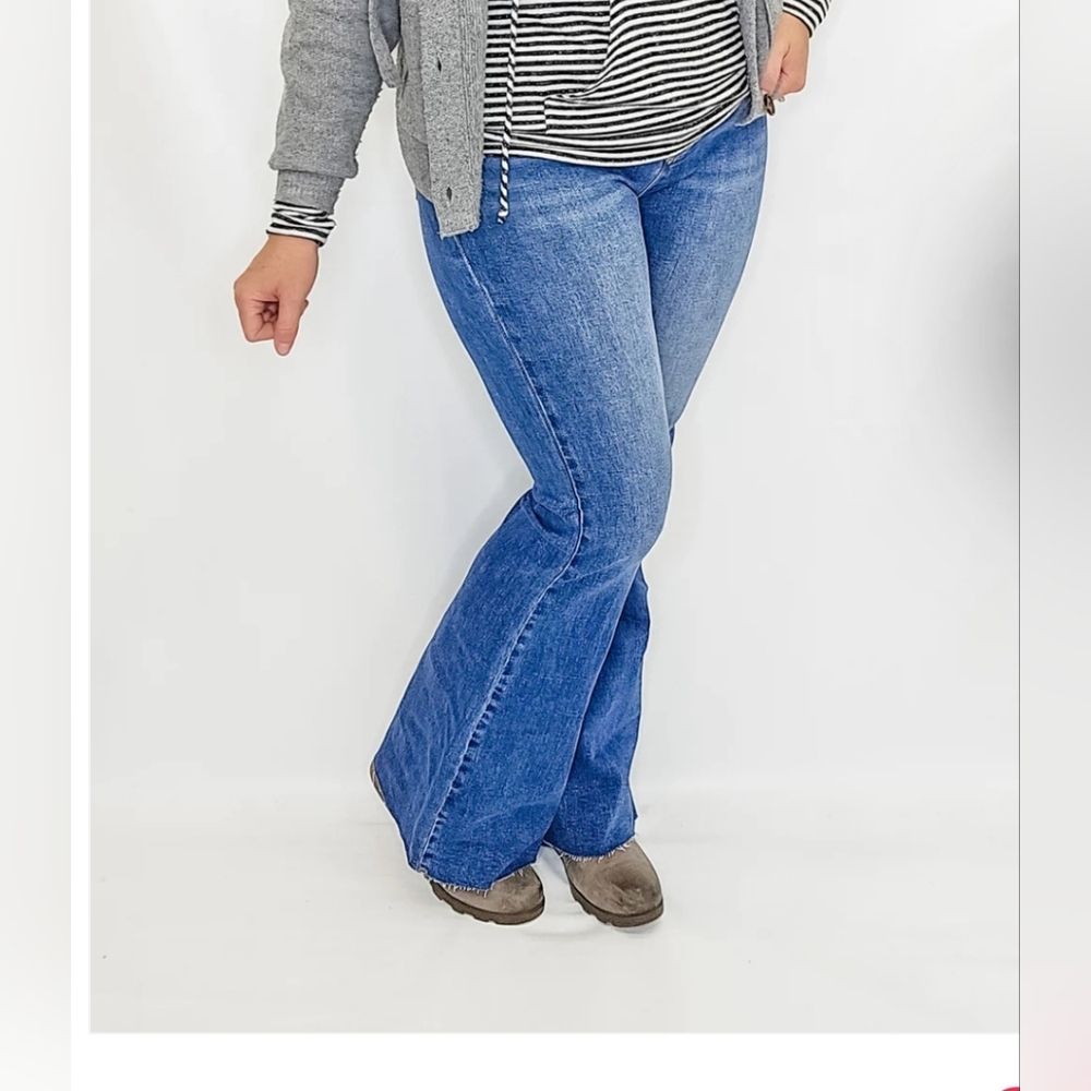 Risen Flared Women's Jeans